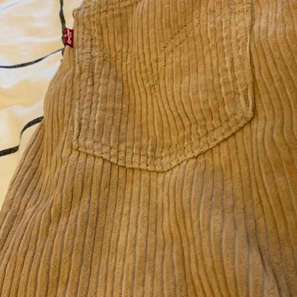 Levi’s corduroy rib cage straight ankle pants!🤎 - Picture 4 of 6
